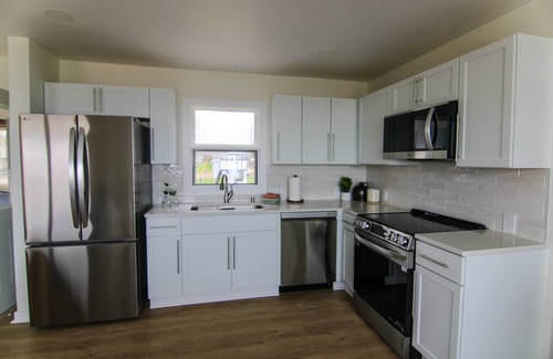 Sturgeon Bay Cabin | NEW RENOVATION | Lakefront | Dock | HotTub | Fish!