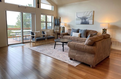 Hartsel House | New Rental! Modern, Spacious 3Br/3Bath Home with Hot Tub and Epic Views -Singletree Overlook