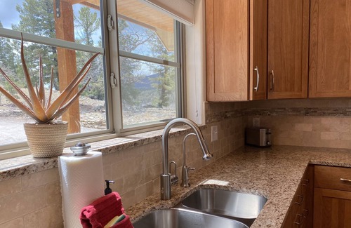 Hartsel House | New Rental! Modern, Spacious 3Br/3Bath Home with Hot Tub and Epic Views -Singletree Overlook
