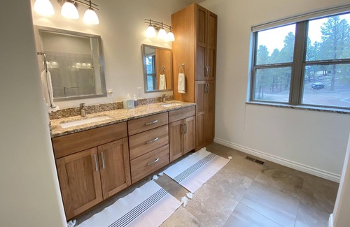 Hartsel House | New Rental! Modern, Spacious 3Br/3Bath Home with Hot Tub and Epic Views -Singletree Overlook
