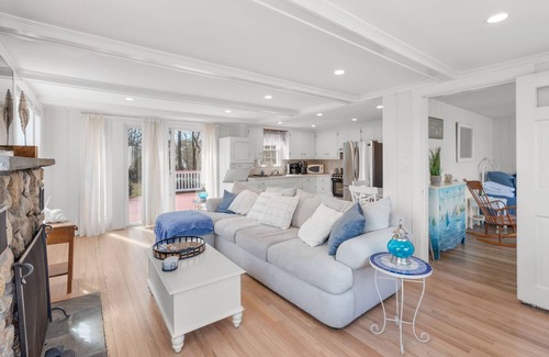 Popponesset House | New Rental-Popponesset, 2 beds, sleeps 5, A/C, 5 house walk to beach