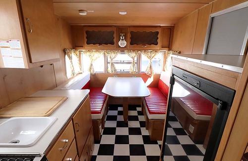 Millersview House | New Reproduction of 1962 Airflyte in Lakeside Vineyard