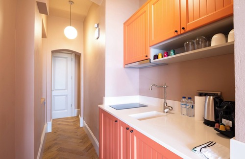 Galata Apartment | New Residence with Balcony & Stunning view in Galata
