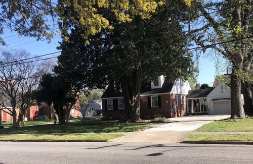 Norfolk House | NEW! Residential Retreat. Located minutes to the Oceanview beach and Naval base.