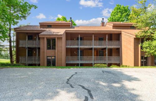 Bellaire House | New- Resort villa- 2Bedroom 3Bath unit Golf Pools