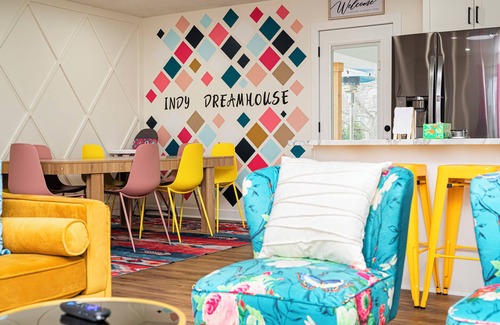 Greenwood House | NEW Retreat 4-bedroom Indianapolis Dreamhouse with Hot tub & Pets ok
