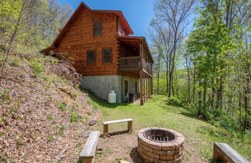 Todd House | New River Front Log Cabin- 30 Mins to Skiing, Fire Pit, Dogs OK