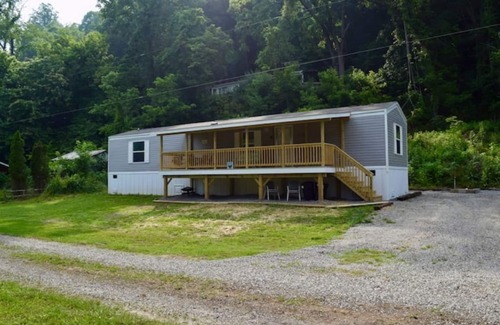 Draper House | New River Waterside Delight; w optional RV hookup