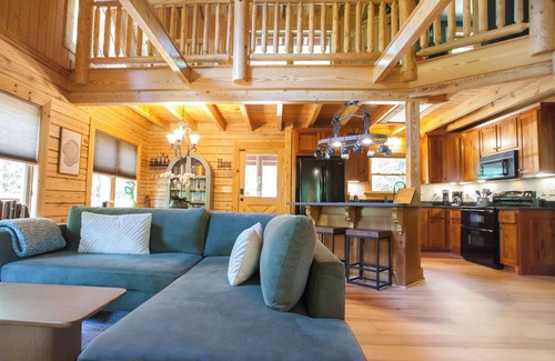Dawsonville Cabin | NEW - Riverfront Cabin Escape with Beach, Firepits, EV Charger, Starlink, Kayaks