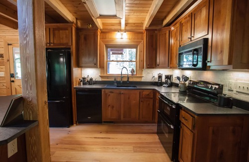 Dawsonville Cabin | NEW - Riverfront Cabin Escape with Beach, Firepits, EV Charger, Starlink, Kayaks