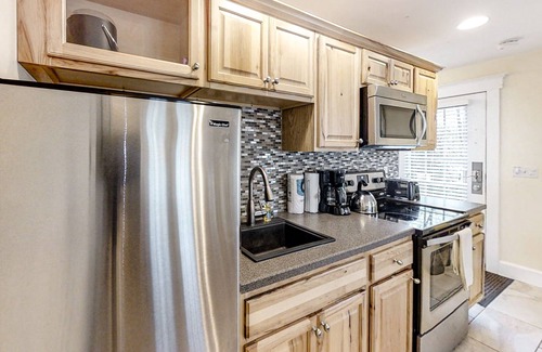 Edgecomb Condo | New Riverfront Condo in Sheepscot Harbour - Walk to Famed Seafood Eatery