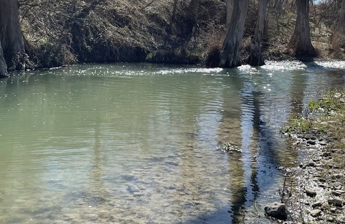Boerne House | New*Riverfront*Hot tub*Sleeps 10 - Texas Hill Country