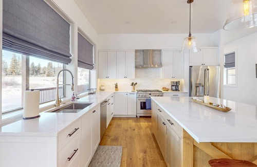 McCall House | New! Rivers Bend - Riverfront - Clubhouse w/gym, sauna, pool, hot tub