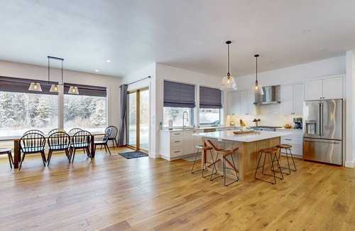 McCall House | New! Rivers Bend - Riverfront - Clubhouse w/gym, sauna, pool, hot tub
