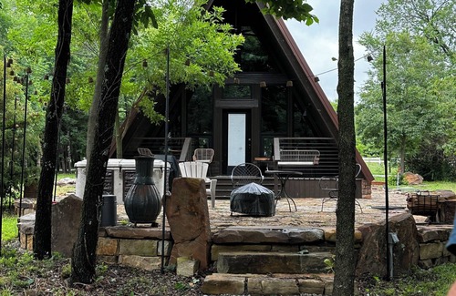 Afton Cabin | NEW! Romantic Adults only secluded Aframe on Grand Lake O’Cherokees. Lake front.