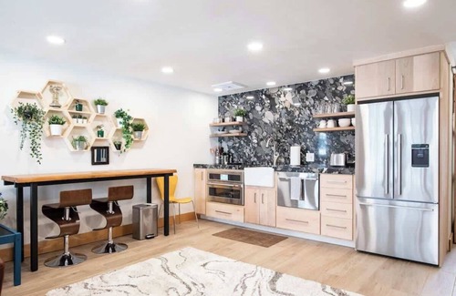 McCall Condo | NEW Romantic LakeView Studio Beach Pool, Modern