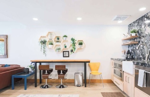 McCall Condo | NEW Romantic LakeView Studio Beach Pool, Modern