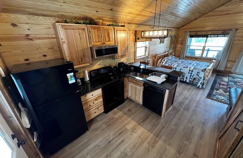 Stanley Cabin | New Romantic LURAY Couples Log Cabin #3 Hot Tub Stone Fireplace Mountain Viewn
