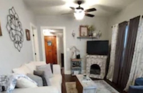 Barberton House | NEW: Romantic west side cottage
