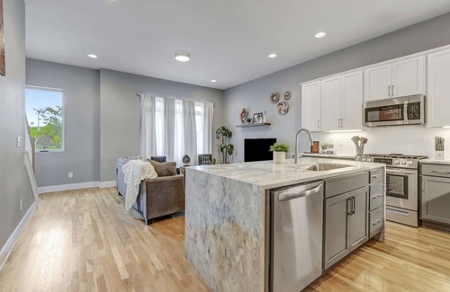 Haynes Area House | New Rooftop With City Views Game Room DT Nash