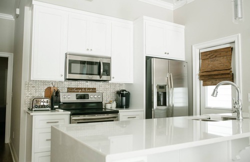 Mount Meigs House | NEW, roomy, thoughtfully designed, perfect for executive or restful getaway,