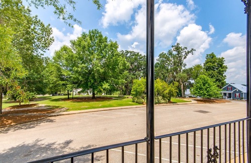 Mount Meigs House | NEW, roomy, thoughtfully designed, perfect for executive or restful getaway,