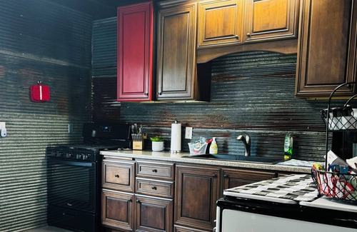 Moravia House | New Rustic Retreat, Firepit & Games, Hiking, Boating & Fishing near Lake Rathbun
