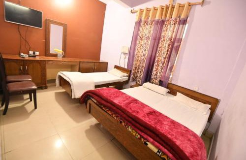 Srinagar Hotel | New Samrat Hotel & Restaurant