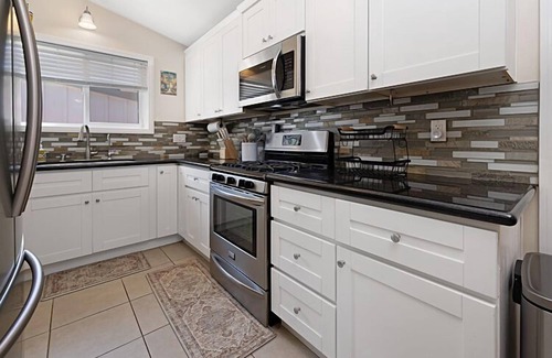 Serra Mesa House | NEW San Diego Getaway!4Bedroom,3Bath, Hot Tub BBQ Ping Pong, Corn Hole