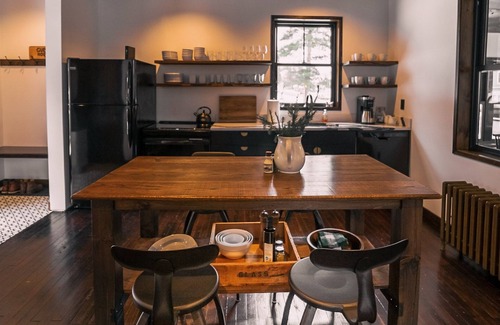 Speculator House | New Sauna & Walk to Village and Beach