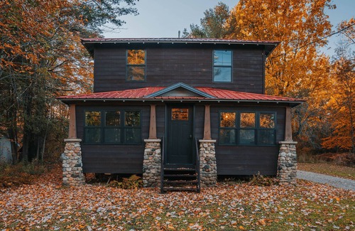 Speculator House | New Sauna & Walk to Village and Beach