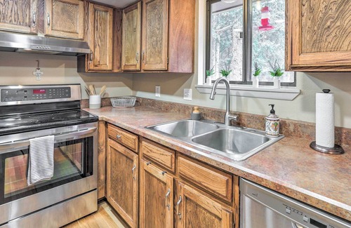Kings Valley House | NEW! Scenic Conifer Retreat w/ Hot Tub on 1 Acre!