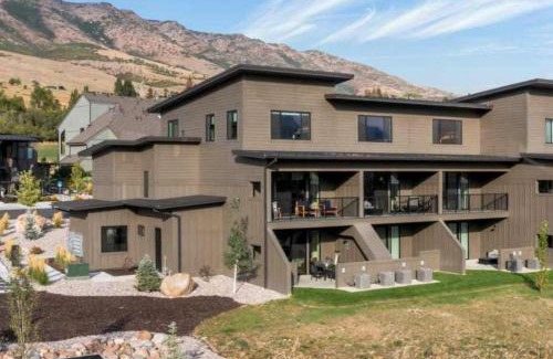 Wolf Creek House | New Scenic Garden of Eden Golf View