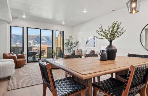Wolf Creek House | New Scenic Garden of Eden Golf View