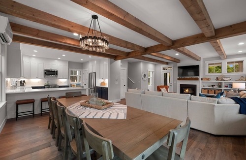 Seabrook House | *New* Seabrook's Soothes the Sol, Dog Friendly, Hot Tub