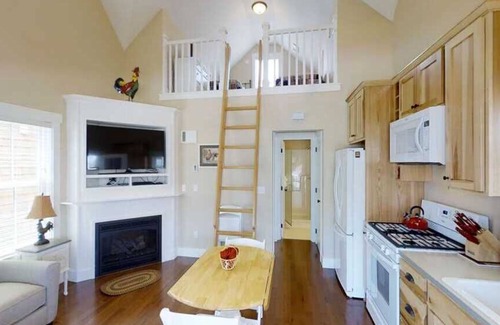 Seabrook House | *New* Seabrook's The Chicken Coop: Dog-friendly home!