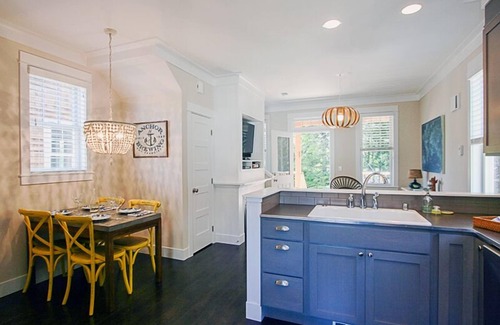 Seabrook House | *New* Seabrook's The Goldfinch: Dog Friendly!