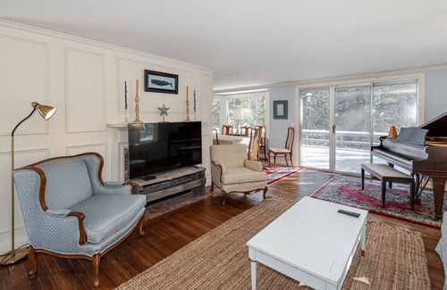 New Seabury House | New Seabury-3 Bedroom, 2 baths with large yard and deck