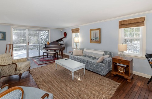 New Seabury House | New Seabury-3 Bedroom, 2 baths with large yard and deck