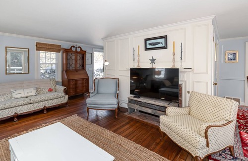 New Seabury House | New Seabury-3 Bedroom, 2 baths with large yard and deck