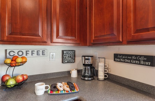 Anthem House | New!- Seasonal Stays-Country Club - Peaceful & Private Yard