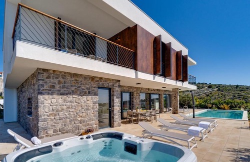 Primosten Burnji Villa | New! Seaview Villa Dolac with heated pool, a Hot tub, Finnish sauna and Billiards