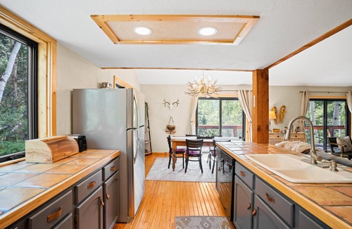 Ohio City Cabin | NEW! Secluded & Cozy Gold Creek Cabin Fire-pit/ATV & Hiking Trails/Gameroom