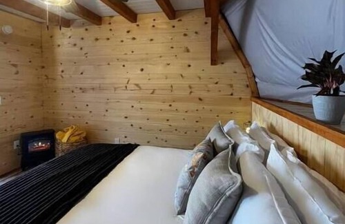 West Jefferson House | NEW Secluded Geodome with Heat/Air, Bath & Kitchen! 10 Min to West Jefferson!
