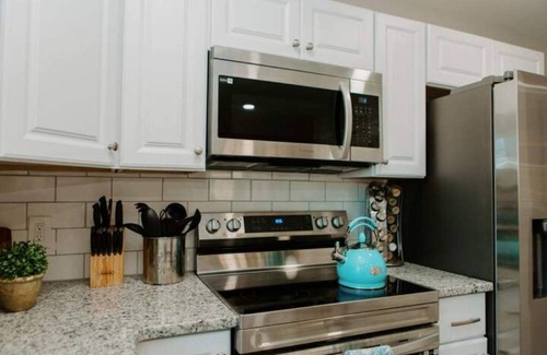 Winston - Salem House | NEW! Serene Getaway ~ Near Hanes Mall and WFU. Fire Pit, Games & Ping-Pong.