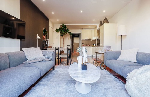 Sant Antoni Apartment | New! Serviced Boutique Apartment close to Ramblas! Daily Cleaning!