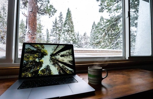 Upper Moonridge Cabin | *NEW* Sheephorn Getaway - Cozy cabin 3 min to slopes + jacuzzi + fireplace