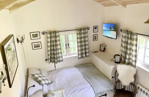Weedon Lois Cabin | New Shepherds Hut, Cozy, Scandinavian Inspired, Romantic, Near Silverstone