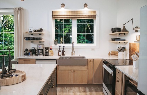 Mears House | New! Silver Lake Modern House I HOT TUB-SAUNA-DISC GOLF-OUTDOOR SHOWER