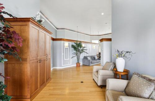Mount Vernon House | New Skagit Tulip Farm Estate 3 beds 2 baths